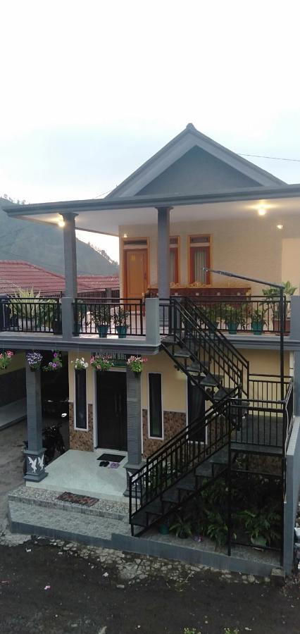 Homestay Anggun Бромо Екстериор снимка